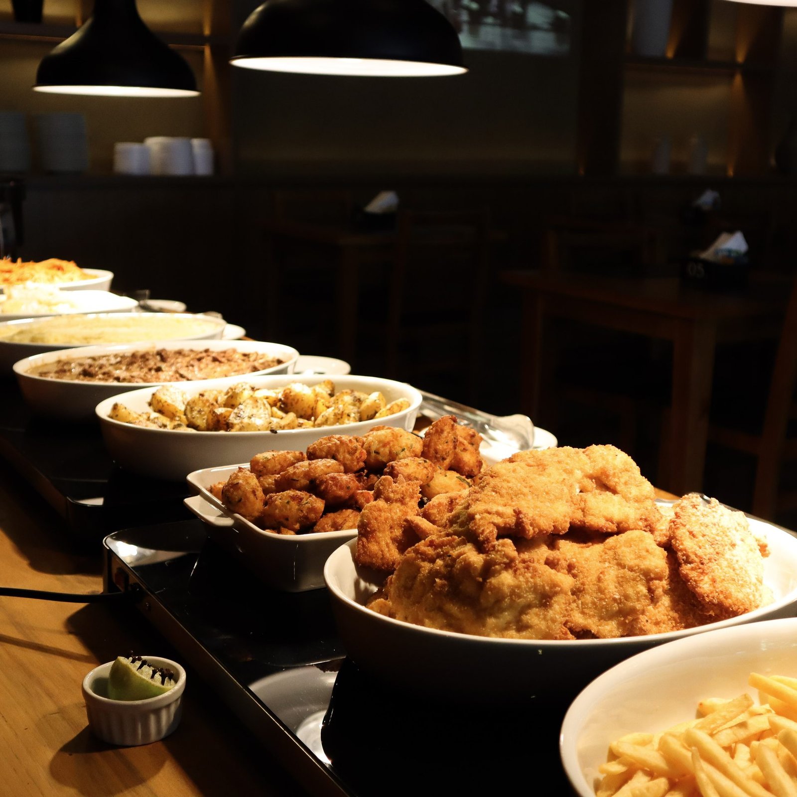 Buffet self-service por quilo do Nossa Carne, em Palotina