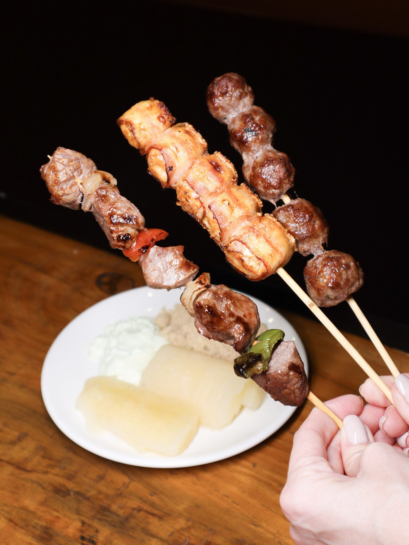 Espetinhos de carne, frango e queijo coalho do Nossa Carne em Palotina